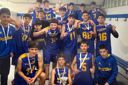 Los cadetes de baloncesto de Enmedio ganas todos los partidos y se alzan con el campeonato de Liga de Tercera Divisi�n