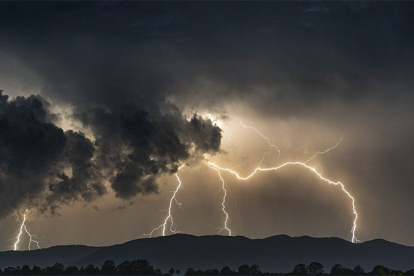 Campoo, en aviso naranja y amarillo por tormentas y lluvia