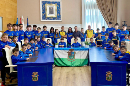 Campoo de Enmedio rinde homenaje a los campeones de sus Escuelas Municipales