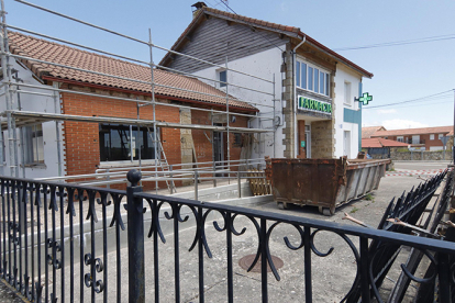 Campoo de Yuso inicia las obras de reforma integral del consultorio m�dico de La Costana
