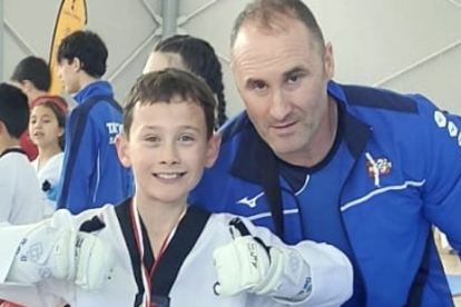 El campurriano Marino Rold�n, del Mundial de Tokio al oro en Segovia junto a sus hijos 