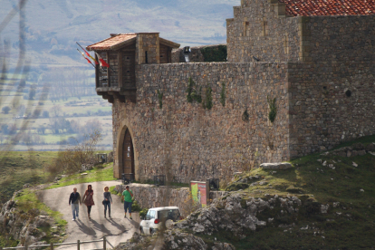 El Castillo de Argeso celebra los 20 aos de la mejora de sus accesos