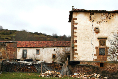 Cinco a�os despu�s de entrar en la Lista Roja, la Torre de los Coss�o de Reinosilla contin�a agravando su deterioro