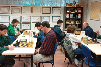 El Club Ajedrez Campoo cierra la primera vuelta como l�der en Segunda Divisi�n