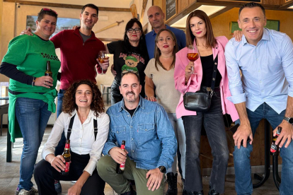 Los compaeros de la generacin de 1978 del Colegio Casimiro Sainz de Matamorosa se juntaron por San Mateo
