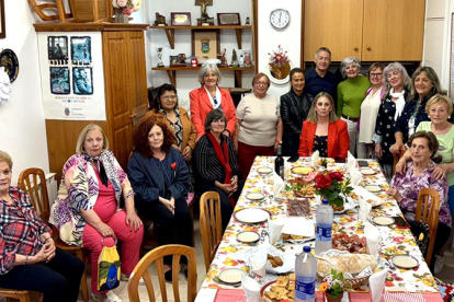 La consejera de Igualdad visita la Asociaci�n de Mujeres de Nestares
