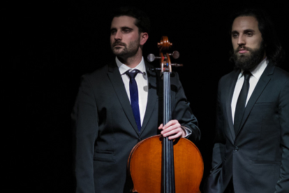 El D�o Otero, formado por el campurriano Hugo Selles y Miguel Diez, act�a este jueves en el Palacio de Festivales