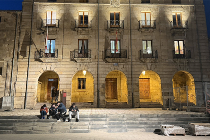 La empresa prev� que en septiembre finalice la remodelaci�n de la Plaza Espa�a y Calle Mayor