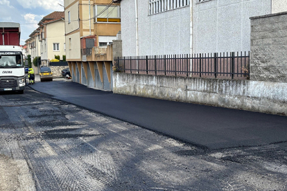 Enmedio invierte 152.000 euros en asfaltar viales de Nestares, Matamorosa, Requejo y Aradillos