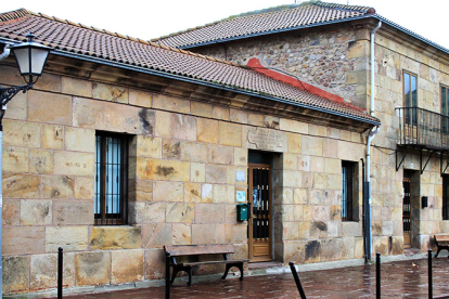 Enmedio organiza este s�bado un taller de manualidades florales para j�venes en Matamorosa