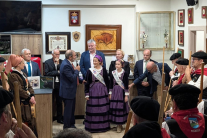 La Esperanza puso la nota musical y tradicional a la fiesta de la Bien Aparecida del Centro Regional Monta��s de Burgos