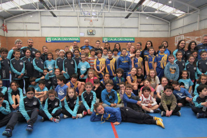 Exhibicin de baloncesto para los ms pequeos