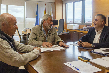 Fomento se compromete a mejorar la red de abastecimiento de agua de Valderredible en esta legislatura
