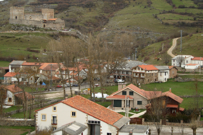 Gobierno de Cantabria y Campoo de Suso financian la pavimentacin de caminos y viales en once pueblos del municipio