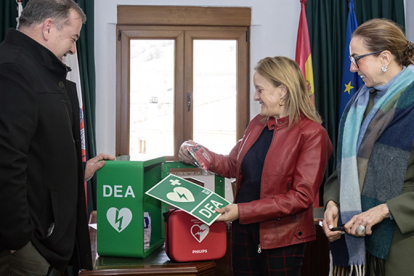El Gobierno de Cantabria dota a San Miguel de Aguayo con dos nuevos desfibriladores externos autom�ticos
