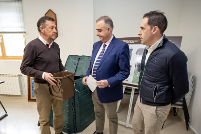 El Gobierno de Cantabria inicia en Santiurde de Reinosa la implantacin de la recogida separada de biorresiduos a travs del compostaje domstico