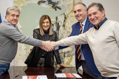 Gobierno regional y Ayuntamiento de Reinosa formalizan la cesi�n de cinco viviendas para alquiler asequible