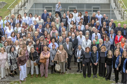 Homenaje a los 135 profesionales de Valdecilla que se jubilaron en 2025