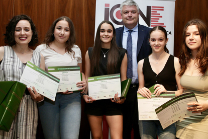 El IES Montesclaros gana el concurso Escolar de Trabajos Estadsticos del ICANE en la categora Bachillerato y Ciclos formativos 
