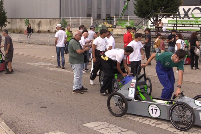 El IES Montesclaros-Team Cantabria se impone en la 'Reinosa Urban Race' de coches el�ctricos 