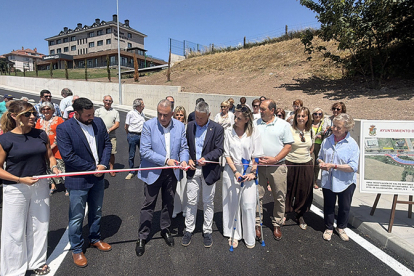 Inauguradas las obras del acceso norte a Nestares con una inversi�n de 379.000 euros