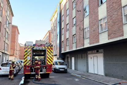El incendio originado en la cocina de una vivienda de Vidrieras oblig� a desalojar todo el bloque