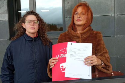 Izquierda Unida registra una petición vecinal para que el transporte entre los pueblos de la comarca tenga más regularidad 