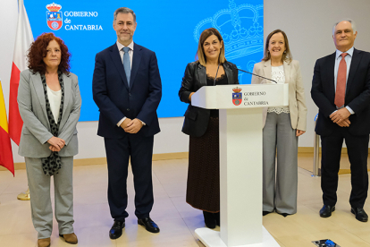 Juan S�ez y Tamara Gonz�lez sustituir�n a Isabel Urrutia y Luis Mart�nez Abad como consejeros de Presidencia y de Cultura