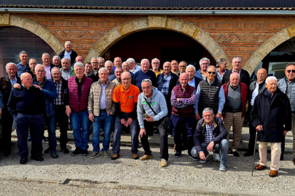 Los jubilados del tren 21 de laminaci�n de Sidenor se reunieron de nuevo