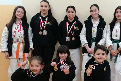 Los karatecas del club Nova Olimpia de Reinosa se cuelgan seis medallas en los Juegos Escolares de Cantabria