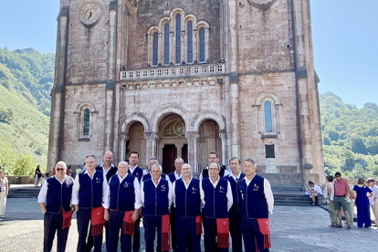 El Liguerucu contin�a la celebraci�n de su 60 aniversario con una actuaci�n en la Bas�lica de Covadonga