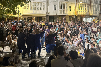 La magia y la mitolog�a llenan las calles de Reinosa con la X Noche Encuentada