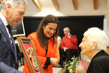 Mara Luz Gutirrez, distinguida como Mujer del Ao de Campoo de Enmedio