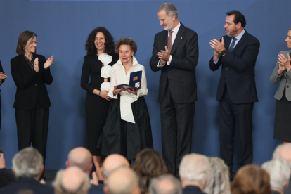 Mara Teresa Rodrguez, presidenta de honor de Galletas Gulln, recibe el IX Premio Reino de Espaa a la Trayectoria Empresarial