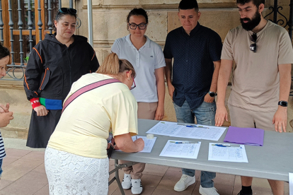 M�s de mil campurrianos apoyan con su firma la parada en Reinosa del Alvia de mediod�a