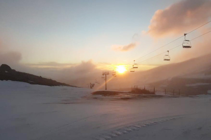 Los menores que no hayan cumplido 13 años podrán esquiar gratis el domingo en Alto Campoo con la celebración del 'World Snow Day'