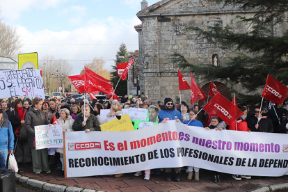 Movilizacin en defensa de la plantilla de la residencia San Francisco de Reinosa y la garanta de la prestacin del servicio