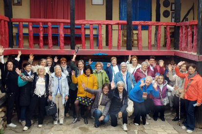 Las mujeres de la Asociacin de Villaescusa de visita por localidades burgalesas 