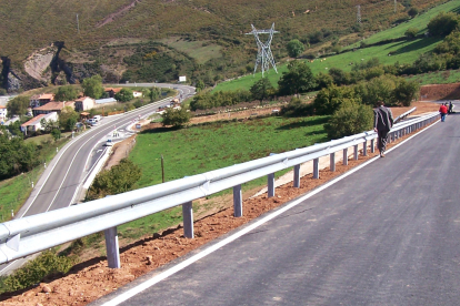 Las obras de mejora de los accesos a San Miguel de Aguayo cumplen 20 aos