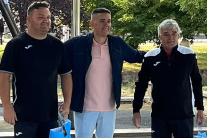 Paco y Yonathan se imponen en el Torneo de petanca de Santiago