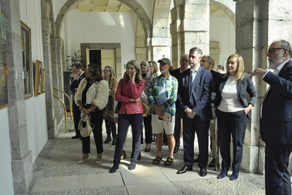 El Parlamento de Cantabria acoge la exposici�n 'Delapuente: memoria de un c�ntabro viajero'