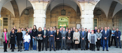 El Parlamento de Cantabria guarda un minuto de silencio en solidaridad con Francia