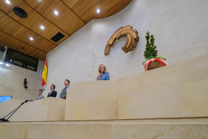 El Parlamento de Cantabria homenajea a Javier L�pez Marcano y coloca en su memoria un tejo en su esca�o