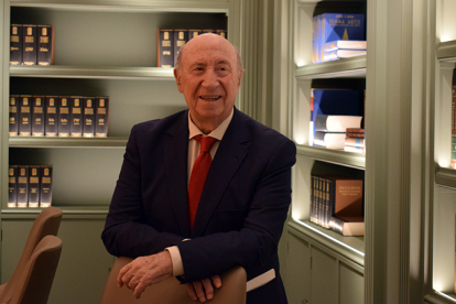 Peridis presenta este jueves en Aguilar de Campoo su ltima novela, 'El tesoro del convento cado'