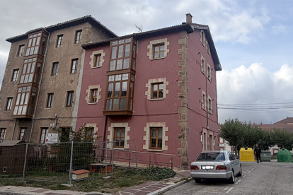 El Pleno de Reinosa aprueba ceder cinco viviendas de la Casa de los Maestros al Gobierno de Cantabria para ampliar el parque p�blico de alquiler