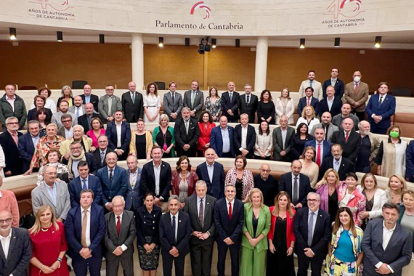 Reconocimiento a los diputados del Parlamento de Cantabria por los 40 años de autonomía
