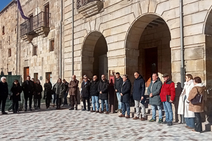 Reinosa se suma al minuto de silencio en memoria de las v�ctimas del accidente de ferrocarril de Adamuz