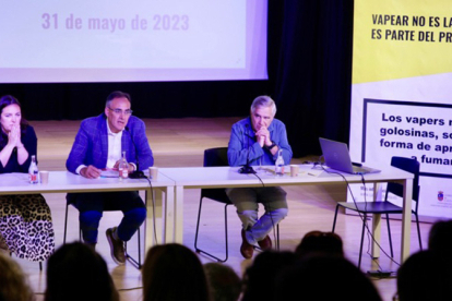 Sanidad alerta sobre los riesgos del vapeo, que contiene sustancias txicas que daan el organismo, crea adiccin entre los no fumadores e incentiva el consumo de tabaco