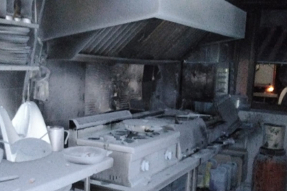 Sofocado un incendio provocado por una freidora en un local de San Martn de Elines