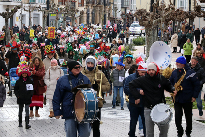 Los sombreros m�s originales volvieron a desfilar por Reinosa
